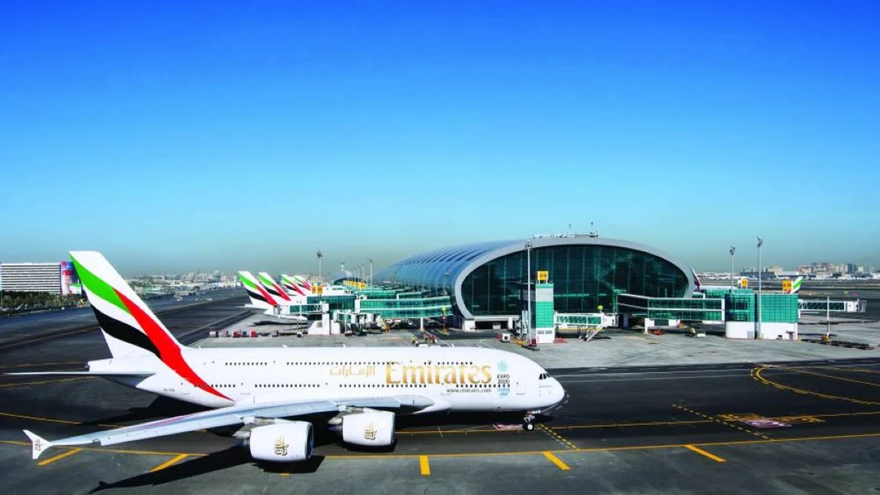 مطارات دبي تستأنف جزءاً من عمليات التشغيل بعد فترة توقف اضطرارية